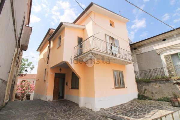 casa semindipendente in vendita a Canosa Sannita