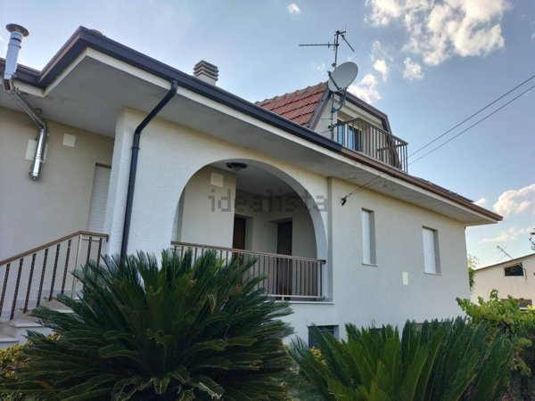 casa indipendente in vendita a Canosa Sannita