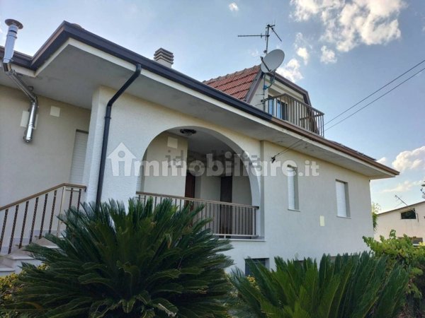 casa indipendente in vendita a Canosa Sannita