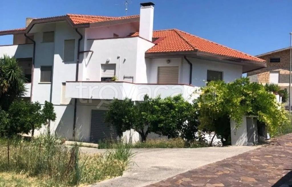 casa indipendente in vendita a Canosa Sannita
