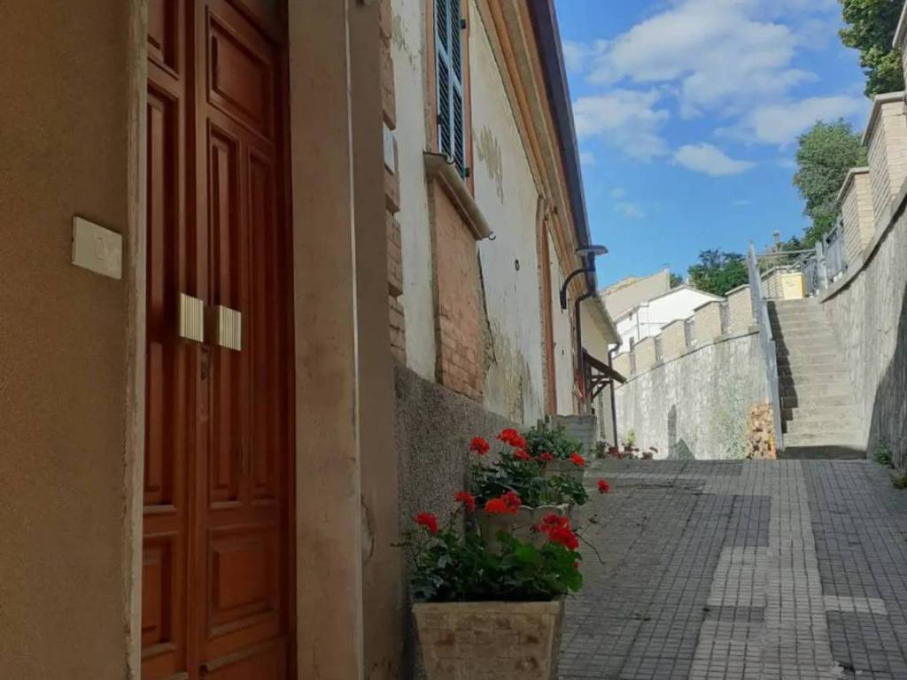casa indipendente in vendita a Casacanditella in zona Semivicoli