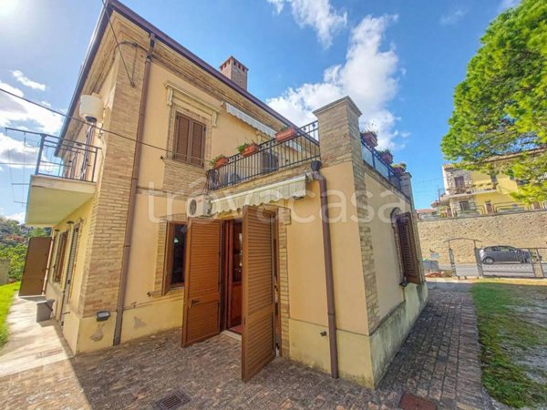 casa indipendente in vendita a Casacanditella