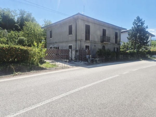 casa indipendente in vendita a Casacanditella in zona Val di Foro