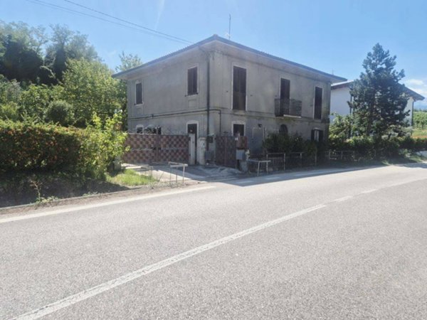 casa indipendente in vendita a Casacanditella in zona Val di Foro