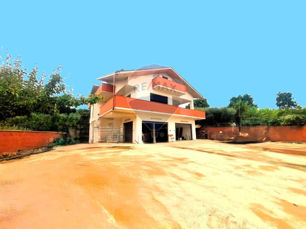 casa indipendente in vendita a Casacanditella in zona Val di Foro