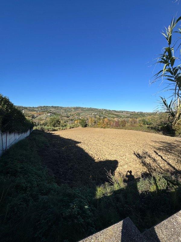terreno edificabile in vendita a Casacanditella in zona Val di Foro
