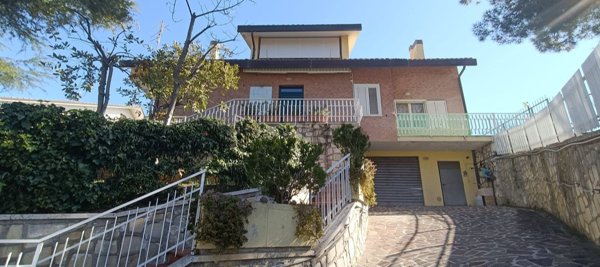 casa indipendente in vendita a Casacanditella