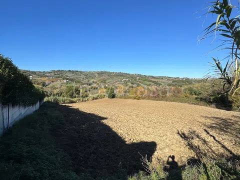 terreno agricolo in vendita a Casacanditella in zona Val di Foro