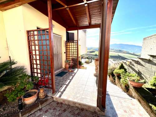 casa indipendente in vendita a Casalanguida