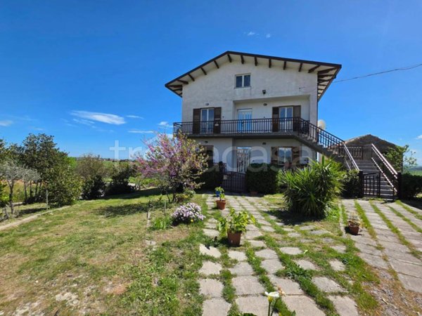 casa indipendente in vendita a Casalanguida