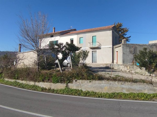 casa indipendente in vendita a Casalanguida