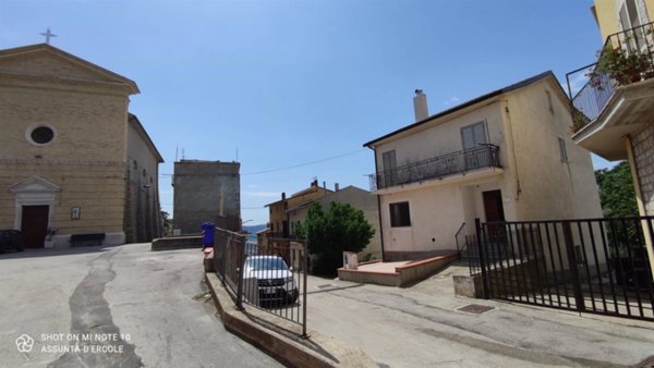 casa indipendente in vendita a Casalanguida in zona Valloni