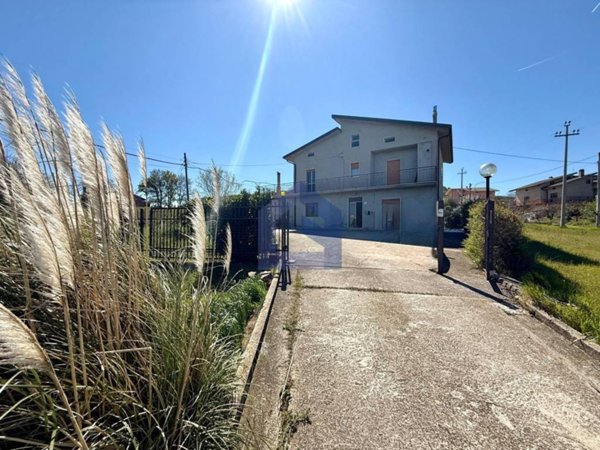 casa indipendente in vendita a Casalanguida