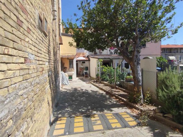 casa indipendente in vendita a Casalbordino in zona Miracoli