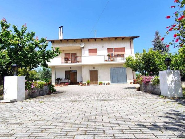 casa indipendente in vendita a Casalbordino in zona Miracoli