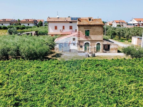 casa indipendente in vendita a Casalbordino in zona Miracoli