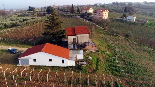 casa indipendente in vendita a Casalbordino in zona Miracoli