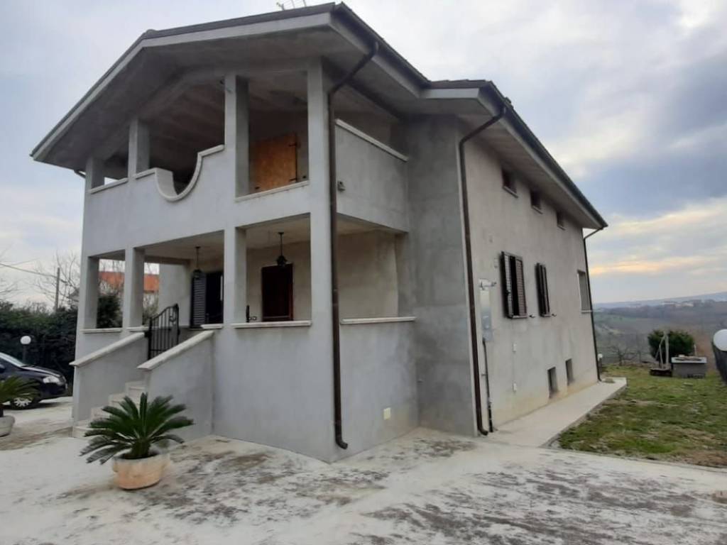 casa indipendente in vendita a Casalbordino in zona Casalbordino Lido