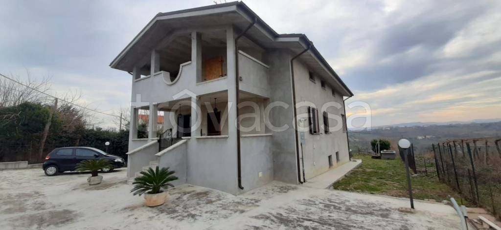 casa indipendente in vendita a Casalbordino in zona Miracoli