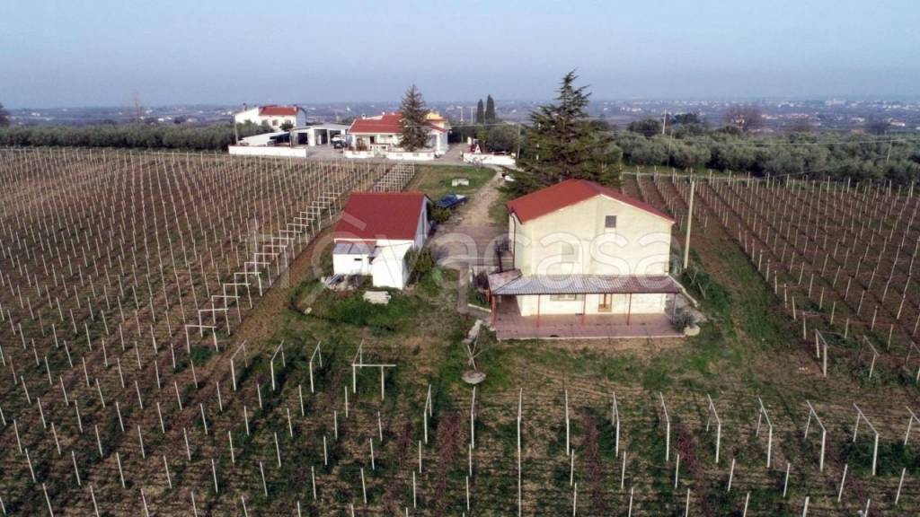 casa indipendente in vendita a Casalbordino in zona Miracoli