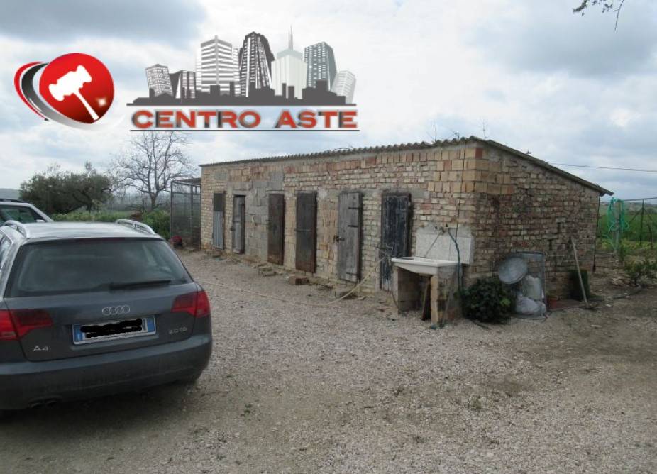 locale commerciale in vendita a Casalbordino in zona Piana D'Alloro