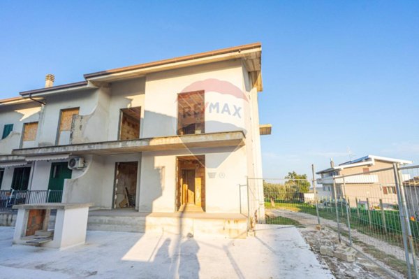 casa indipendente in vendita a Casalbordino in zona Miracoli