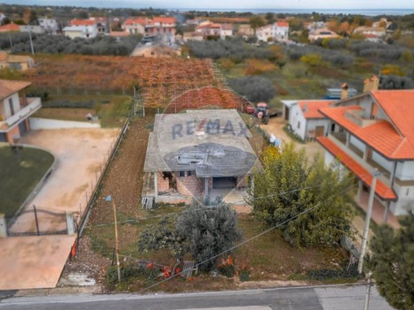 casa indipendente in vendita a Casalbordino in zona Miracoli