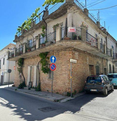 casa indipendente in vendita a Casalbordino in zona Miracoli
