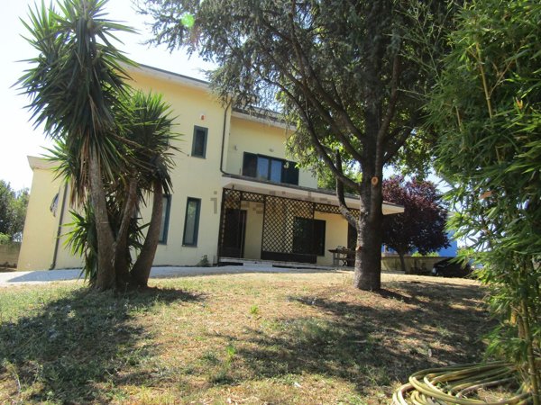 casa indipendente in vendita a Casalbordino in zona Miracoli