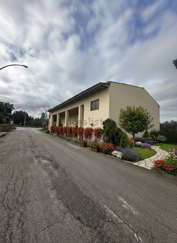 esavano in vendita a Casalbordino in zona Miracoli