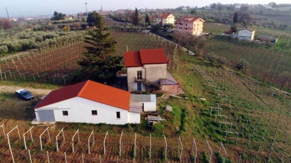 casa indipendente in vendita a Casalbordino in zona Casalbordino Lido