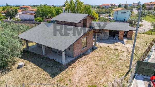 casa indipendente in vendita a Casalbordino in zona Miracoli