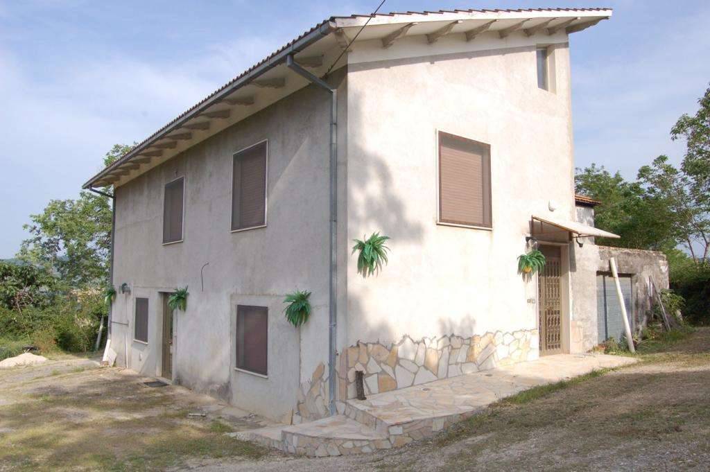 casa indipendente in vendita a Casalincontrada in zona Fellonice