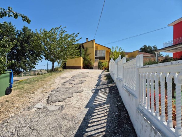 casa semindipendente in vendita a Casalincontrada