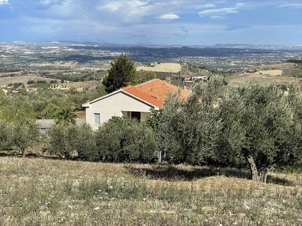 casa indipendente in vendita a Casalincontrada