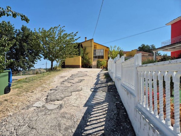 casa indipendente in vendita a Casalincontrada