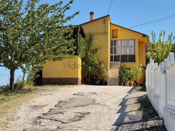 casa semindipendente in vendita a Casalincontrada