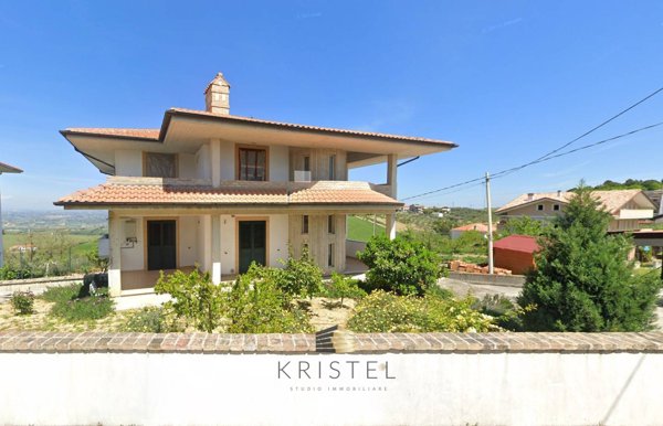 casa indipendente in vendita a Casalincontrada