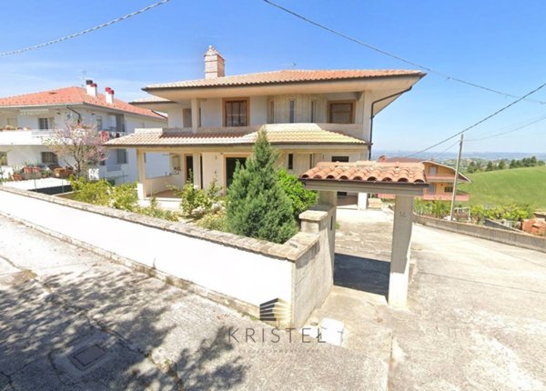 casa indipendente in vendita a Casalincontrada