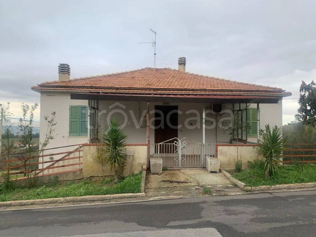 casa indipendente in vendita a Casalincontrada in zona Ambrosetti