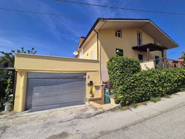 casa indipendente in vendita a Casalincontrada