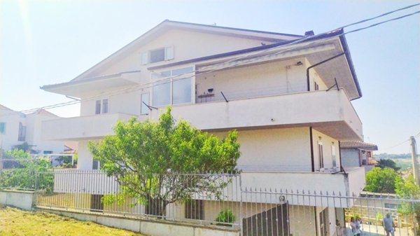casa indipendente in vendita a Casalincontrada