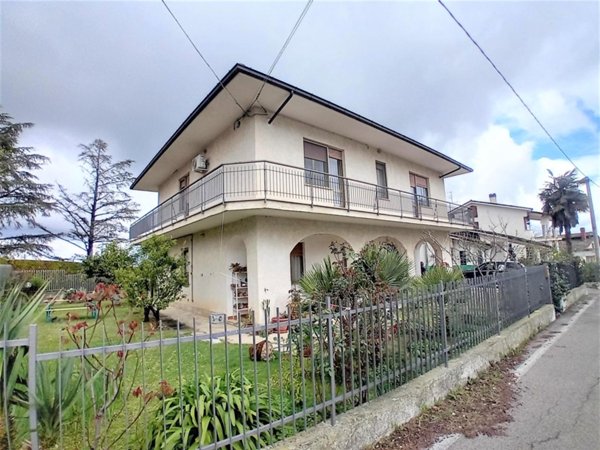 casa indipendente in vendita a Casalincontrada