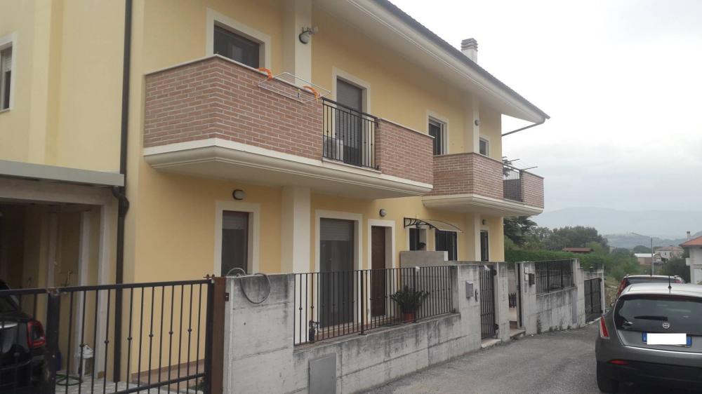 casa indipendente in vendita a Casalincontrada in zona Brecciarola