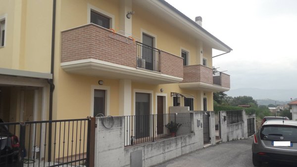 casa indipendente in vendita a Casalincontrada in zona Brecciarola