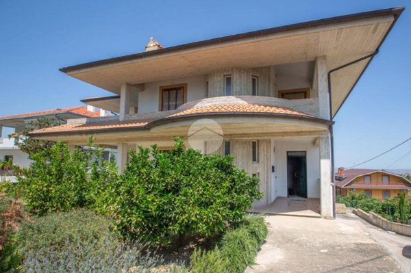 casa indipendente in vendita a Casalincontrada