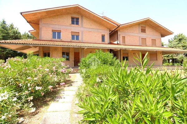 casa indipendente in vendita a Casalincontrada