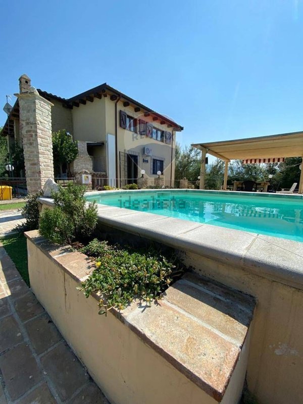 casa indipendente in vendita a Casalincontrada