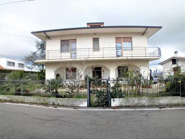 casa indipendente in vendita a Casalincontrada