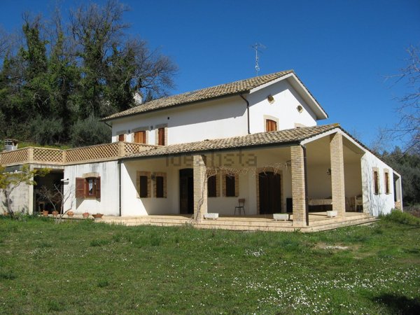 casa indipendente in vendita a Casalincontrada